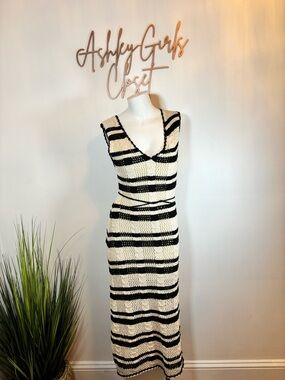 Elan Black and Cream Striped Maxi Knit Dress